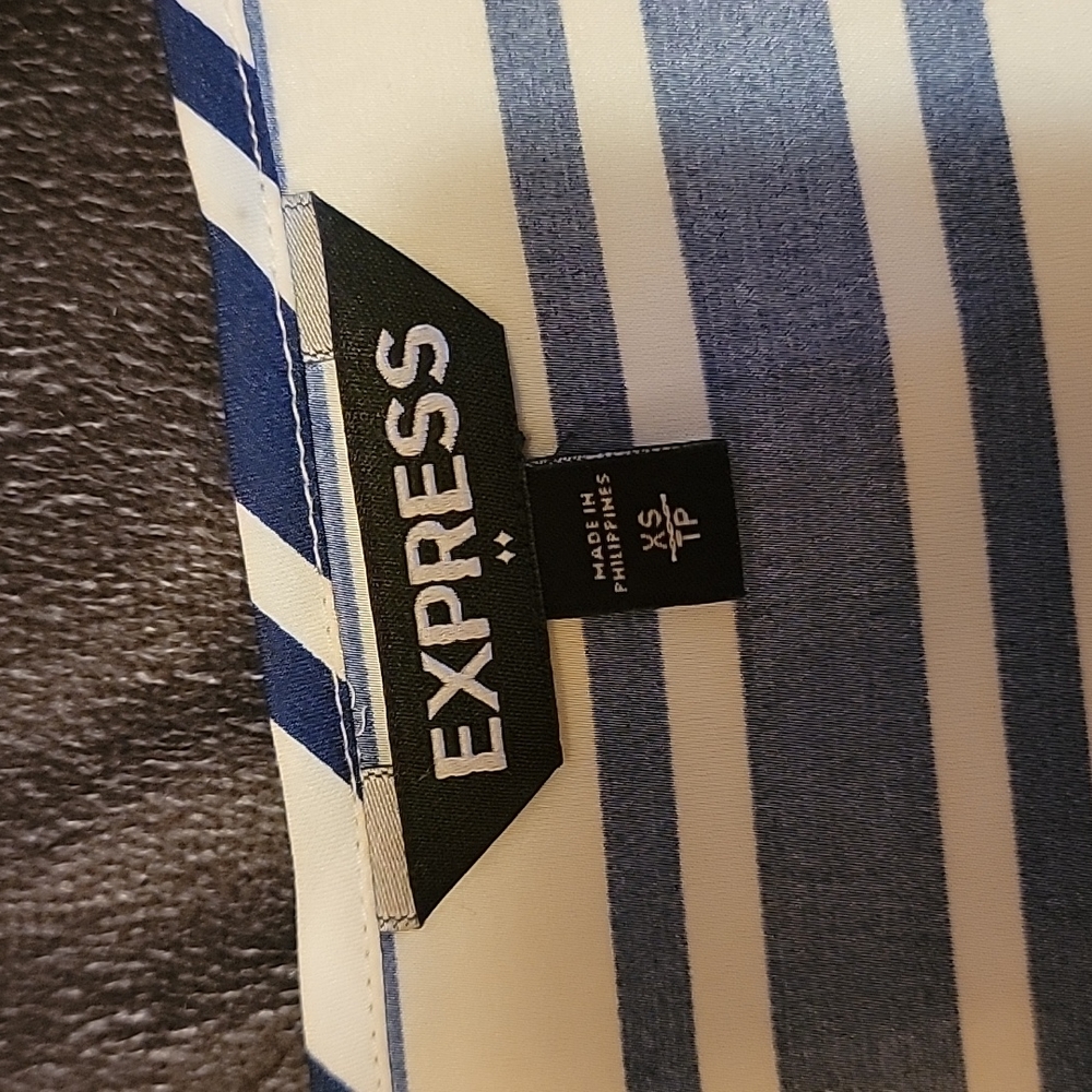 Express Tee - Picture 2 of 3